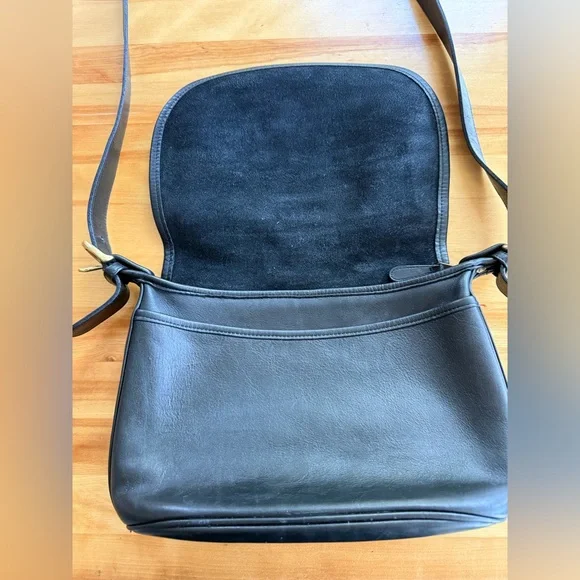 Vintage Coach Black Leather Shoulder Bag - Picture 4 of 13